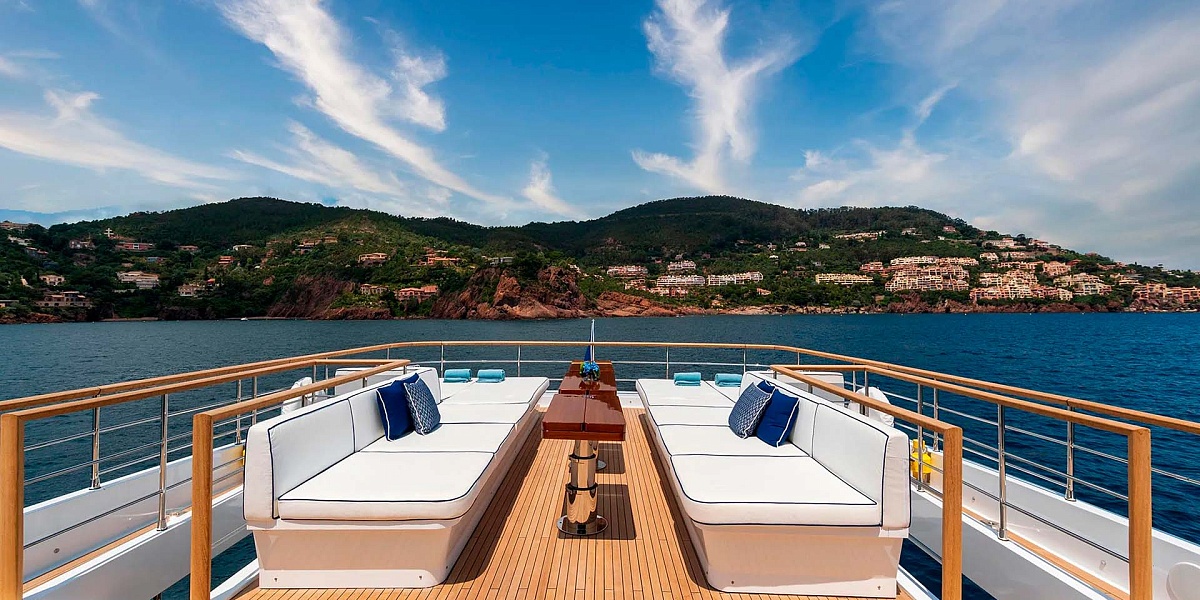 Аренда моторной мега яхты Amer 120 LAFAYETTE во Франции